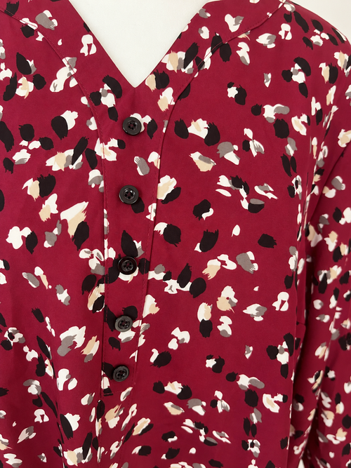 Berry Burgundy Abstract Print V-Neck Top – Size 2XL