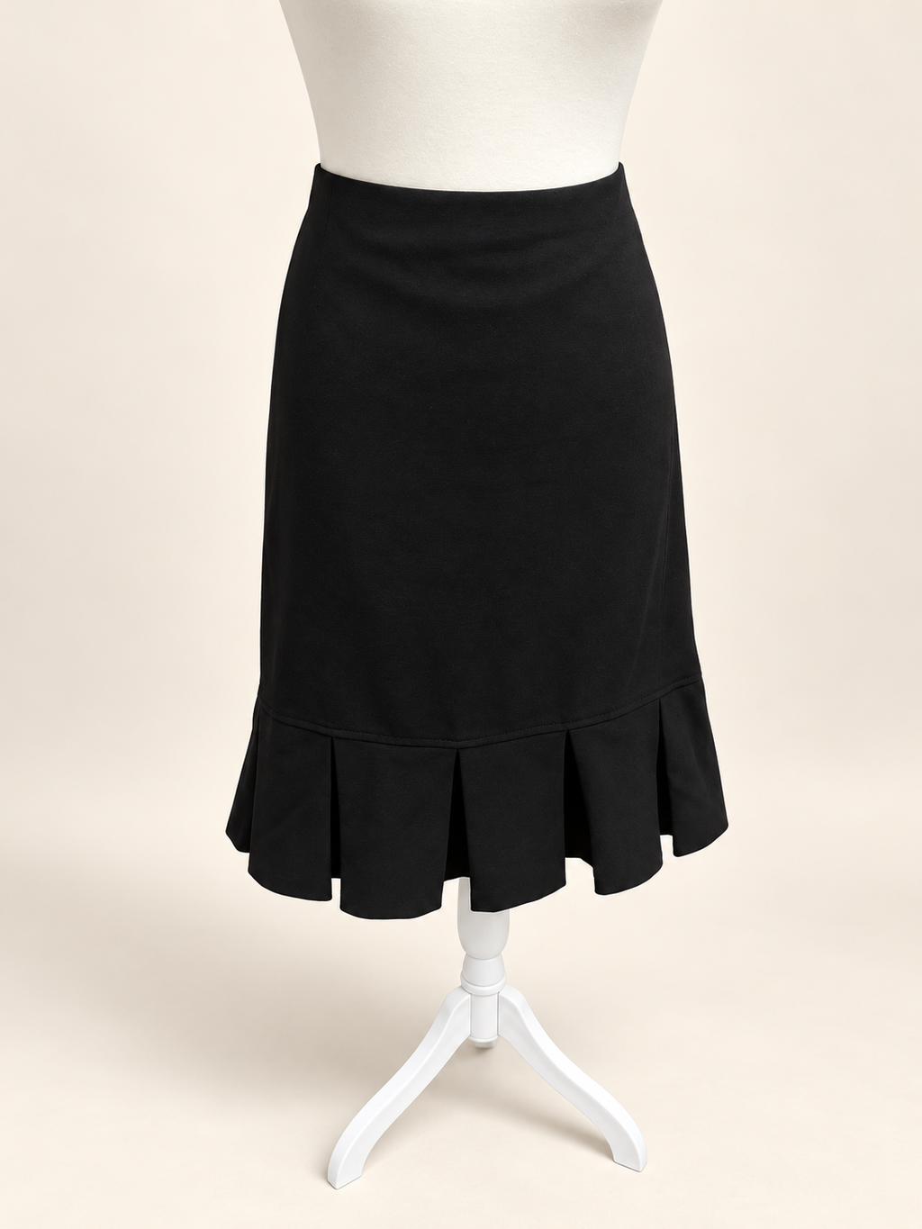 Black Pleated Hem Skirt with Red Satin Lining – Size 18