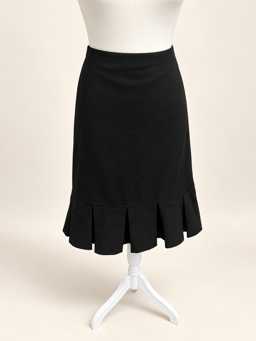Black Pleated Hem Skirt with Red Satin Lining – Size 18